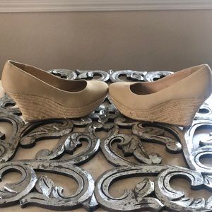 Wedge close-tie shoe - gently worn
